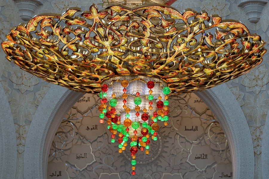 Photo "Retro colored glass chandelier suitable for balcony"